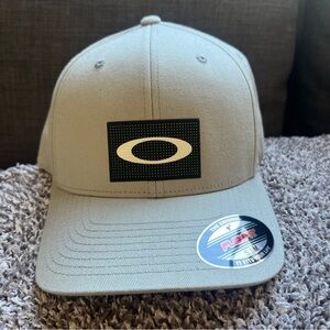 Oakley Ellipse Hologram Stretch Hat Stone Grey Flexfit Size Small / Medium